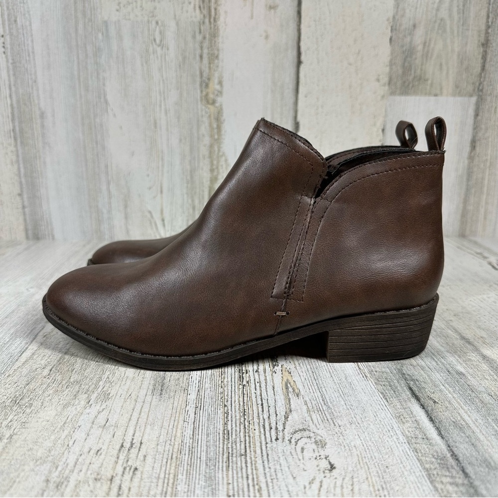 NEW American Rag Cadee Brown‎ Leather Ankle Faux Booties #1356